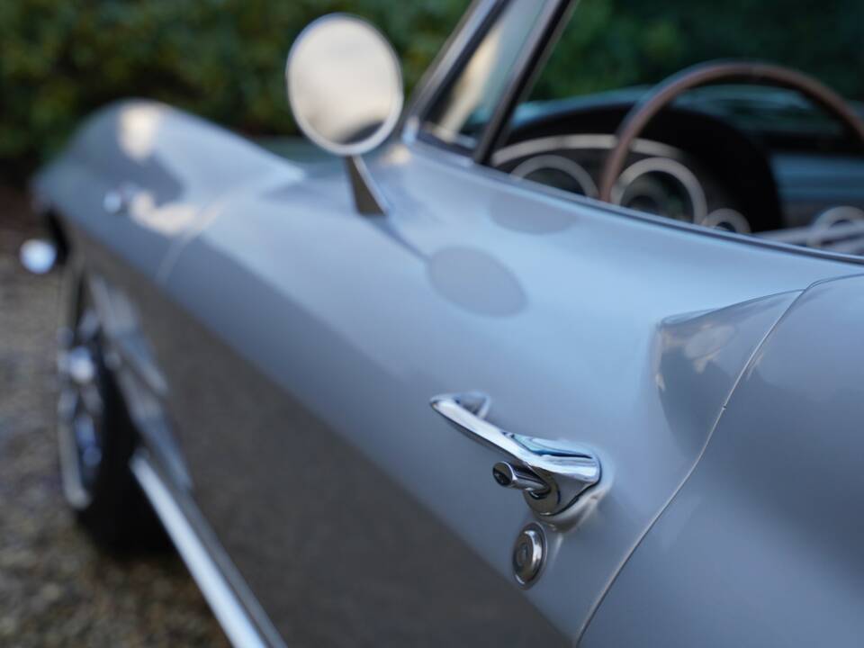 Image 11/50 of Chevrolet Corvette Sting Ray Convertible (1964)