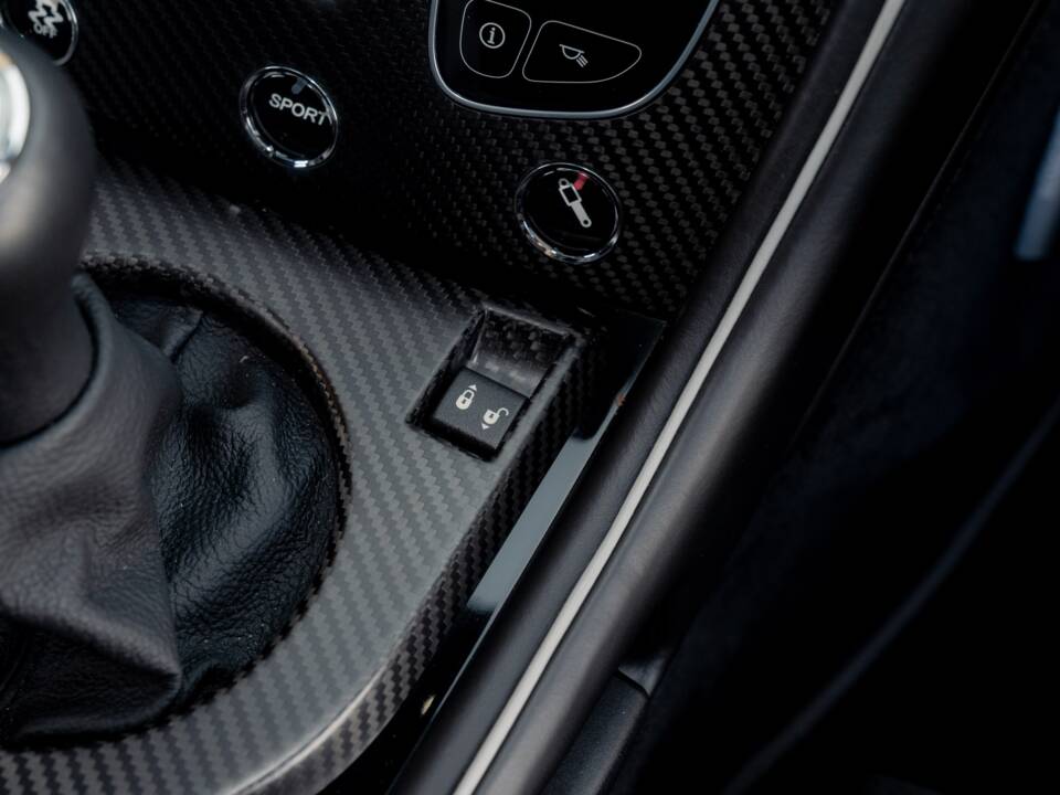 Bild 75/77 von Aston Martin V12 Vantage AMR (2018)