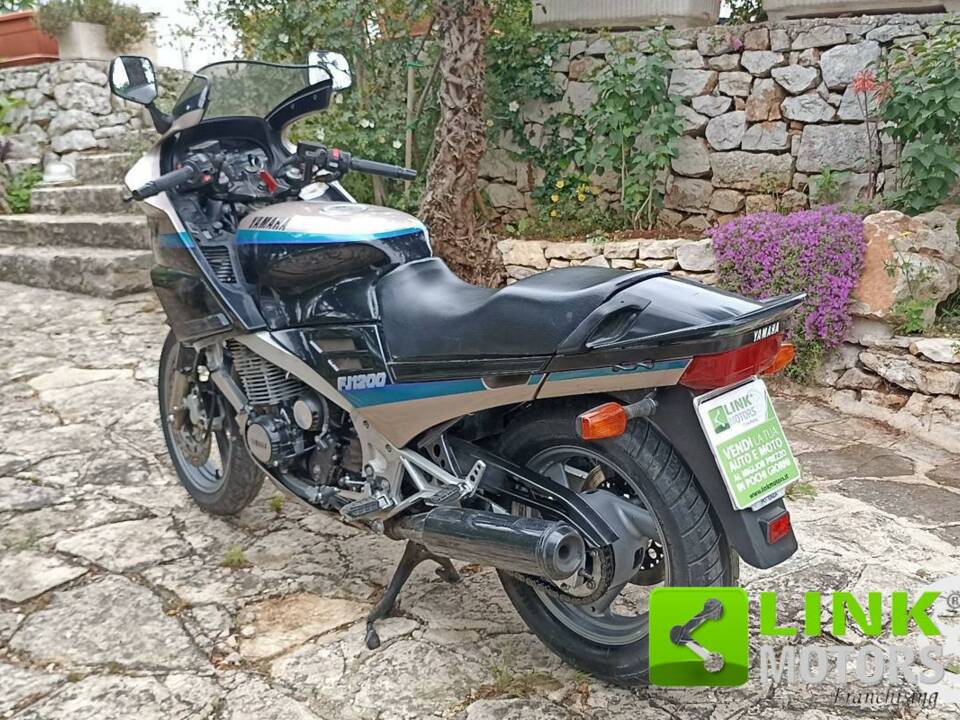 Bild 9/10 von Yamaha DUMMY (1991)