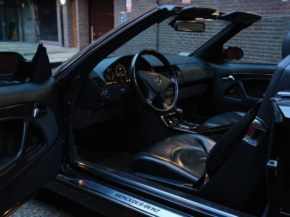 Image 71/100 of Mercedes-Benz SL 600 (1998)