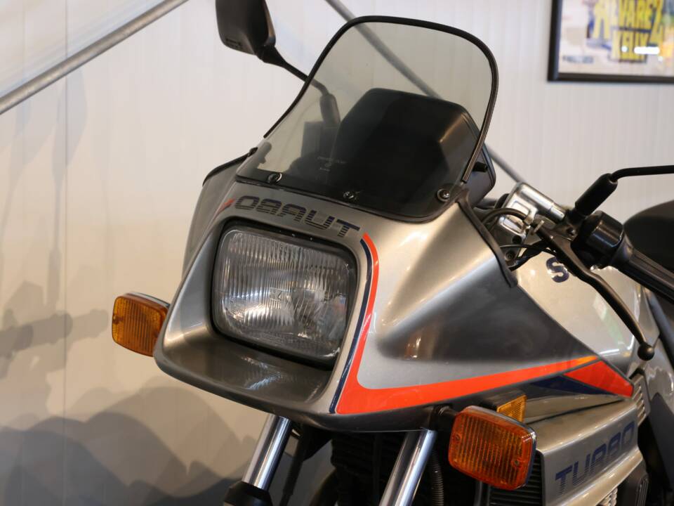 Immagine 17/23 di Suzuki XN85 Turbo (1986)
