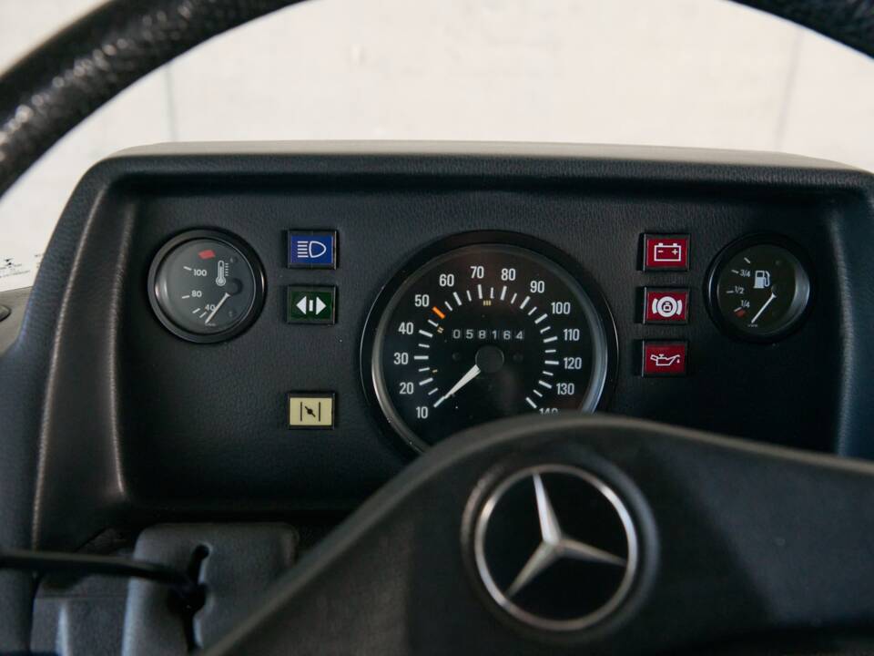Image 31/43 of Mercedes-Benz T1 208 (1981)