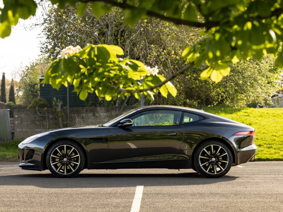 Image 26/45 of Jaguar F-Type (2016)