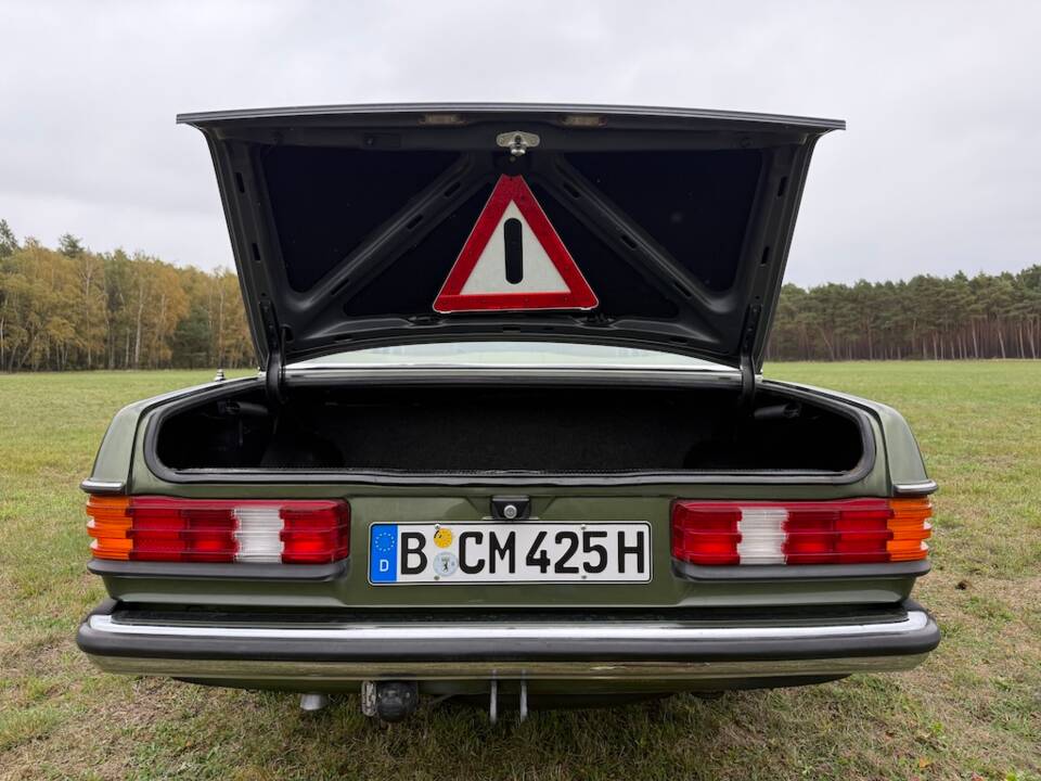 Imagen 21/34 de Mercedes-Benz 230 E (1983)