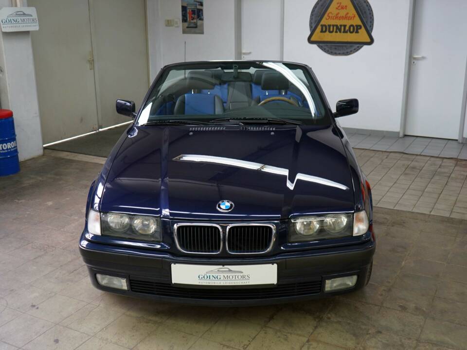 Image 3/36 of BMW 318i (1999)