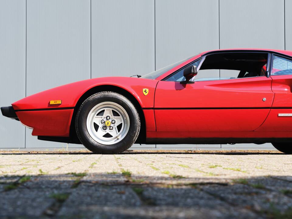 Image 32/61 of Ferrari 308 GTBi (1982)