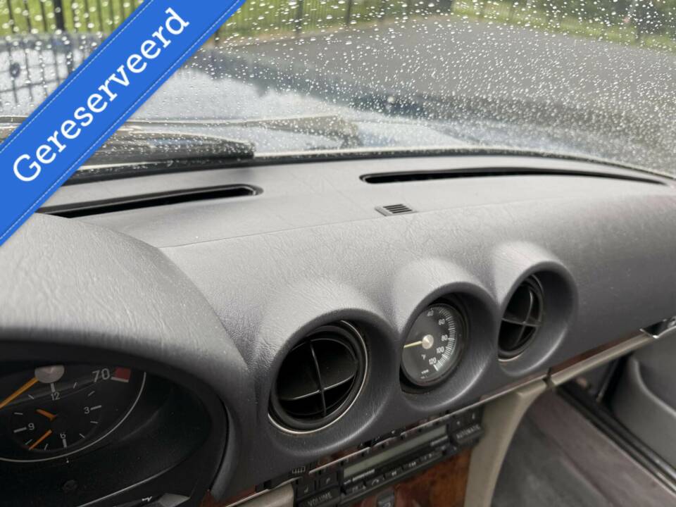 Image 18/46 of Mercedes-Benz 560 SL (1986)