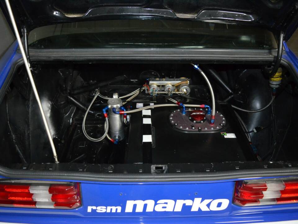 Image 11/16 of Mercedes-Benz 190 E 2.5-16 (1988)