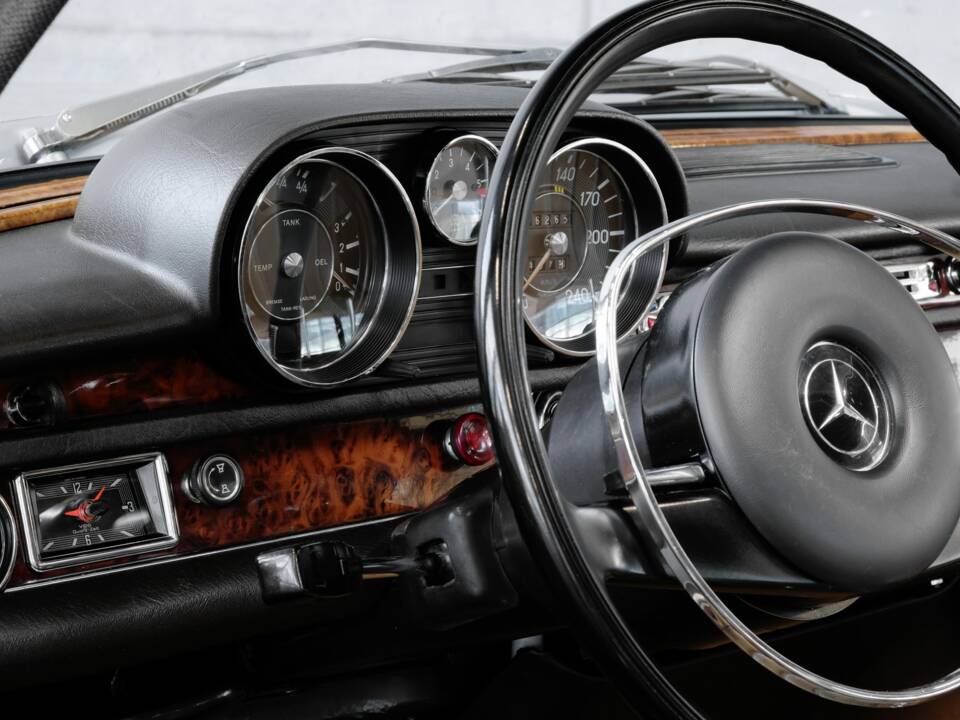 Immagine 26/50 di Mercedes-Benz 300 SEL 6.3 (1968)