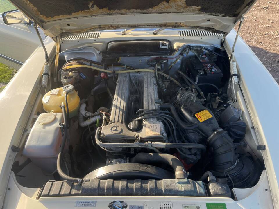 Afbeelding 11/12 van Mercedes-Benz 280 SL (1984)