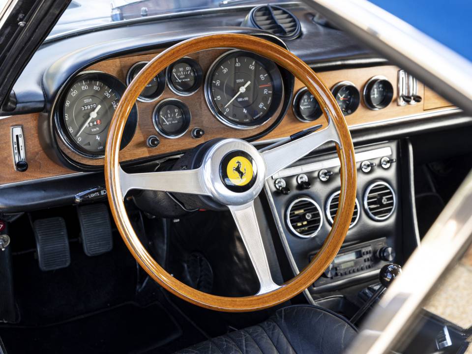 Image 15/30 de Ferrari 365 GTC (1968)