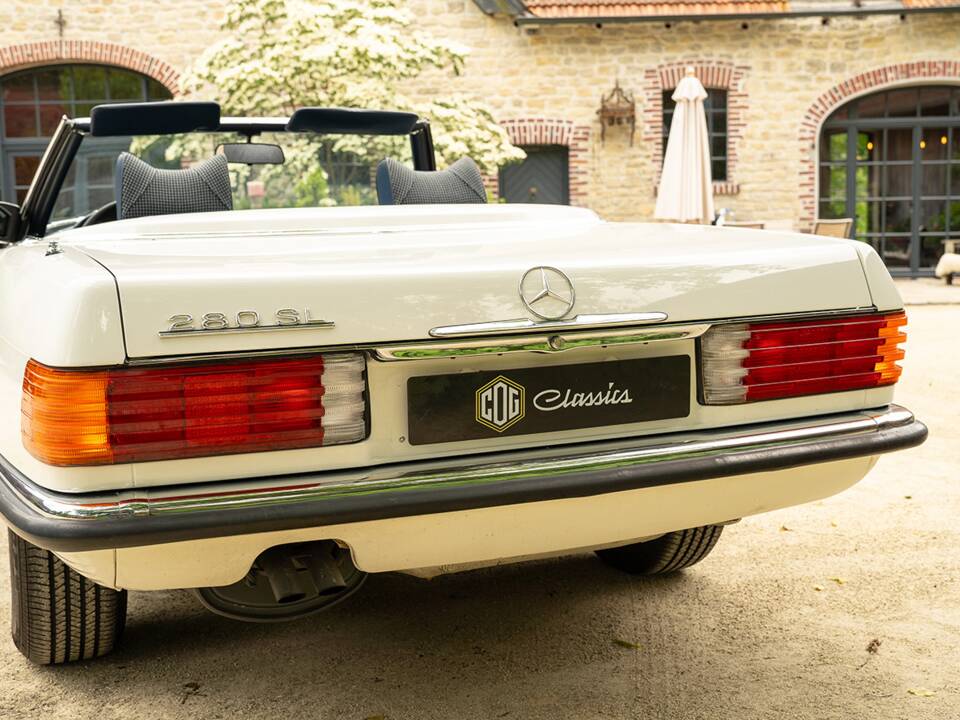 Bild 8/47 von Mercedes-Benz 280 SL (1977)