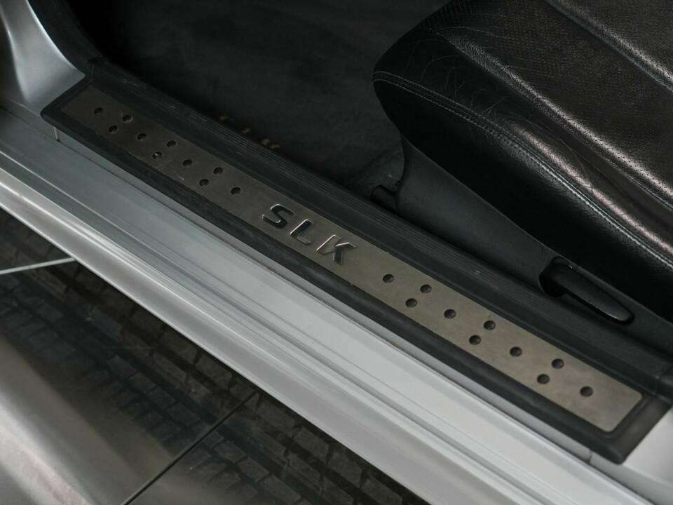 Image 2/50 of Mercedes-Benz SLK 230 Kompressor (2001)