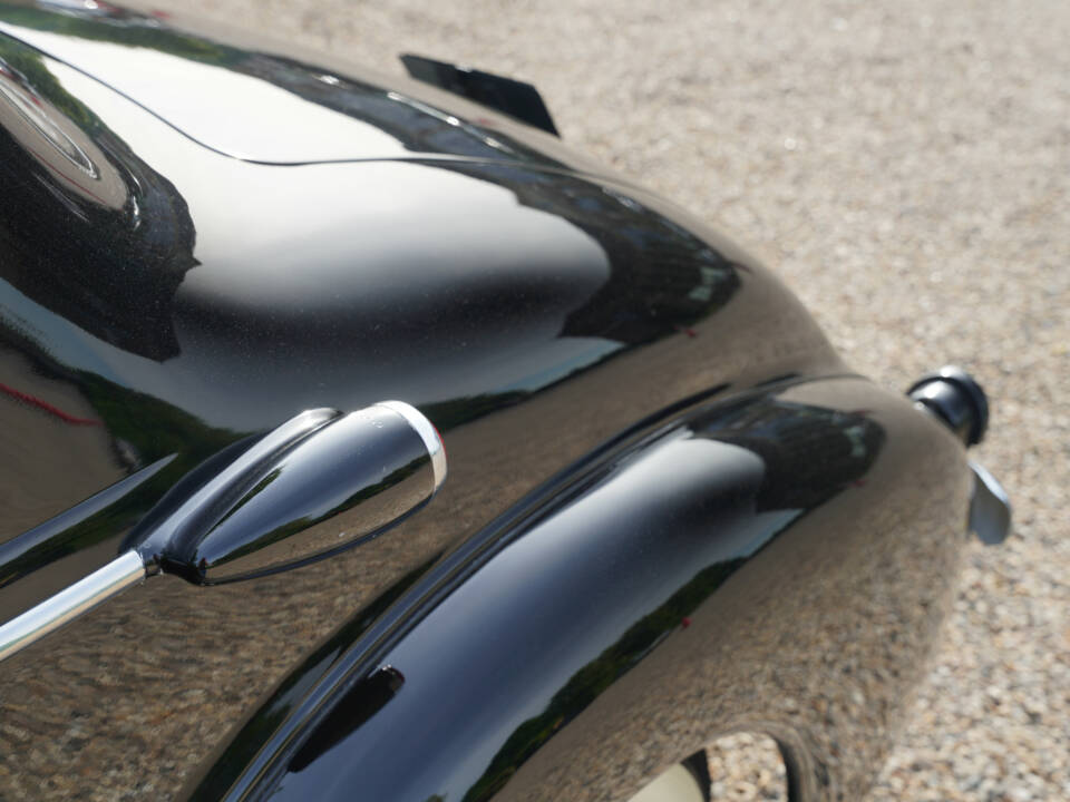 Image 21/50 of Oldsmobile F-Series Business Coupe (1938)