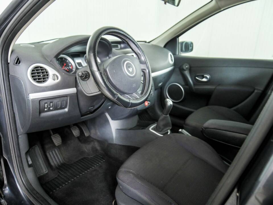 Imagen 3/15 de Renault Clio III 1.4 16V (2006)