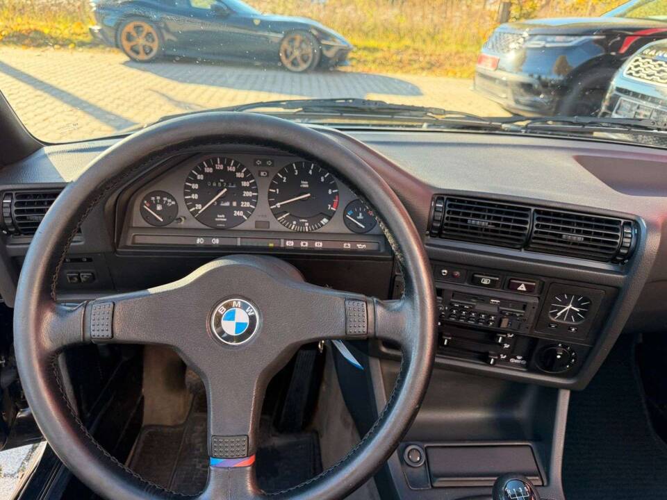Bild 13/28 von BMW 320i (1988)
