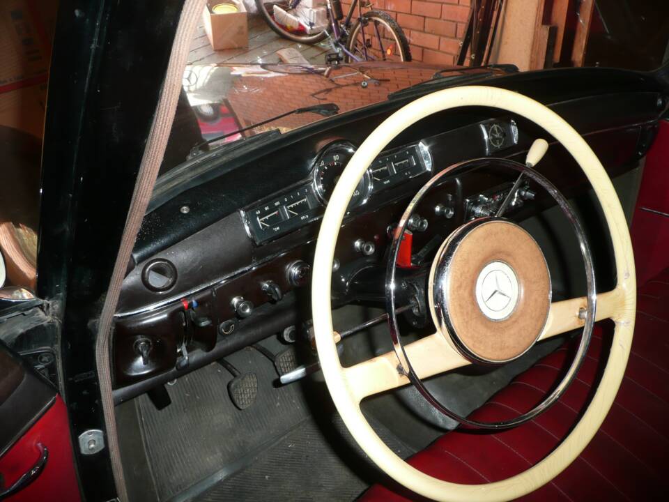 Image 15/30 of Mercedes-Benz 180 Db (1961)