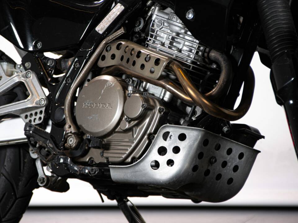 Image 19/38 de Honda NX 650 Dominator (1988)