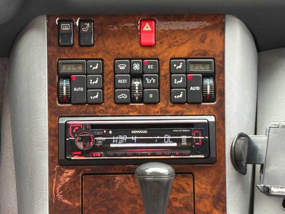Immagine 16/28 di Mercedes-Benz 400 SE (1992)