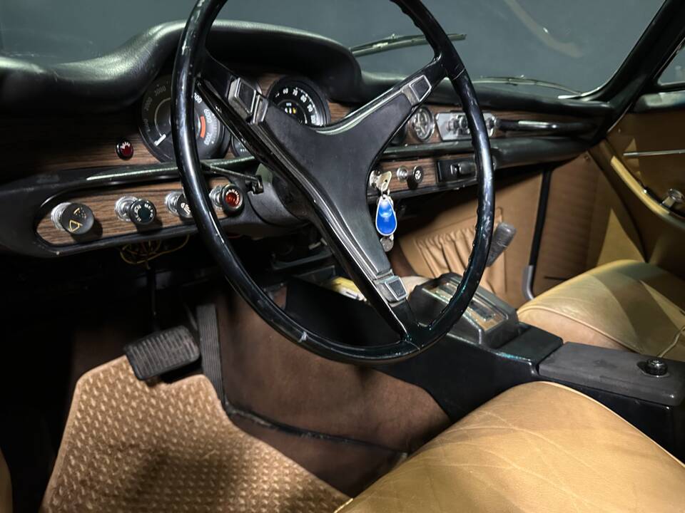 Image 31/68 of Volvo 1800 E (1971)