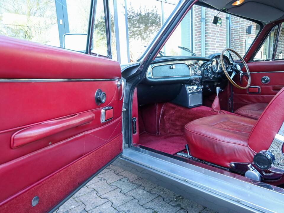 Bild 24/50 von Aston Martin DB 6 (1968)