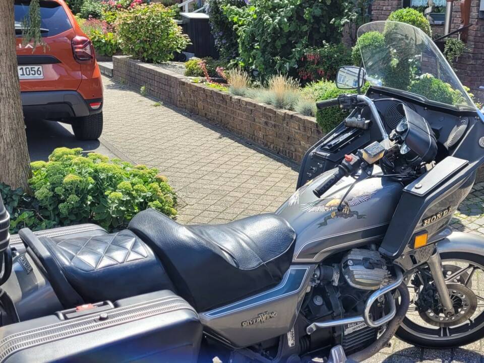 Immagine 2/8 di Honda GL 650 Silver Wing (1984)