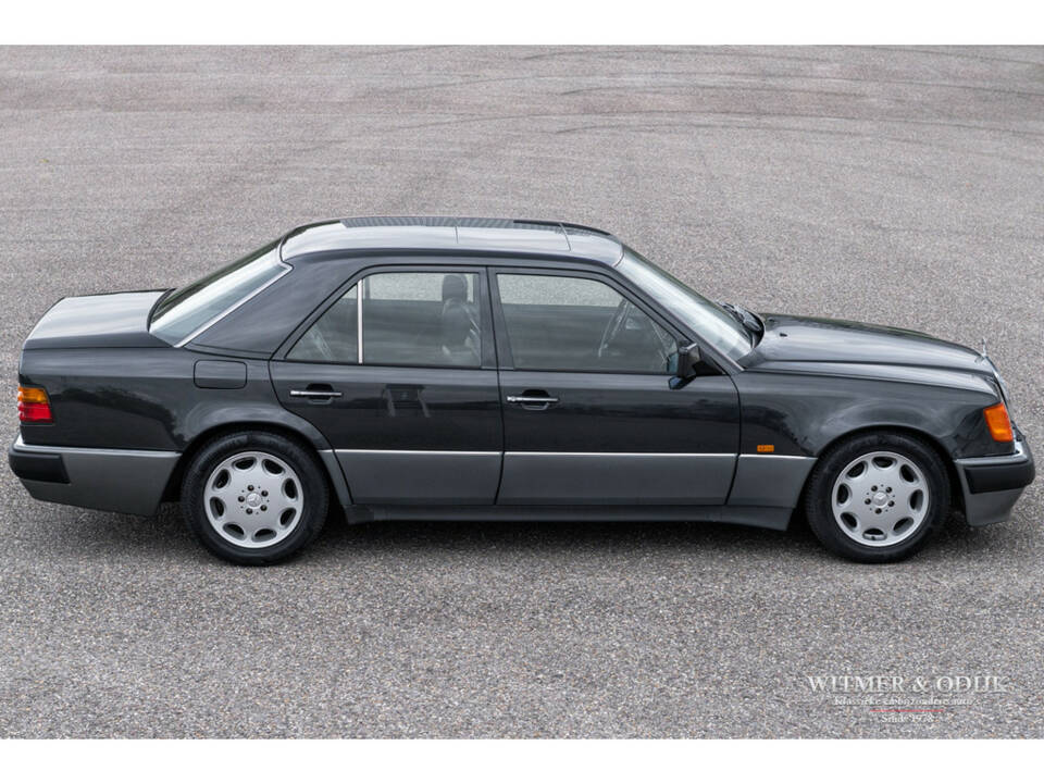 Image 5/34 of Mercedes-Benz 500 E (1992)