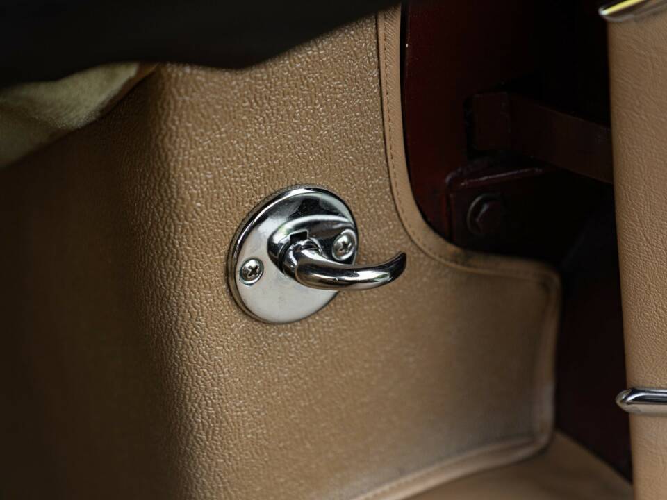 Image 48/50 of Jaguar E-Type 3.8 (1964)