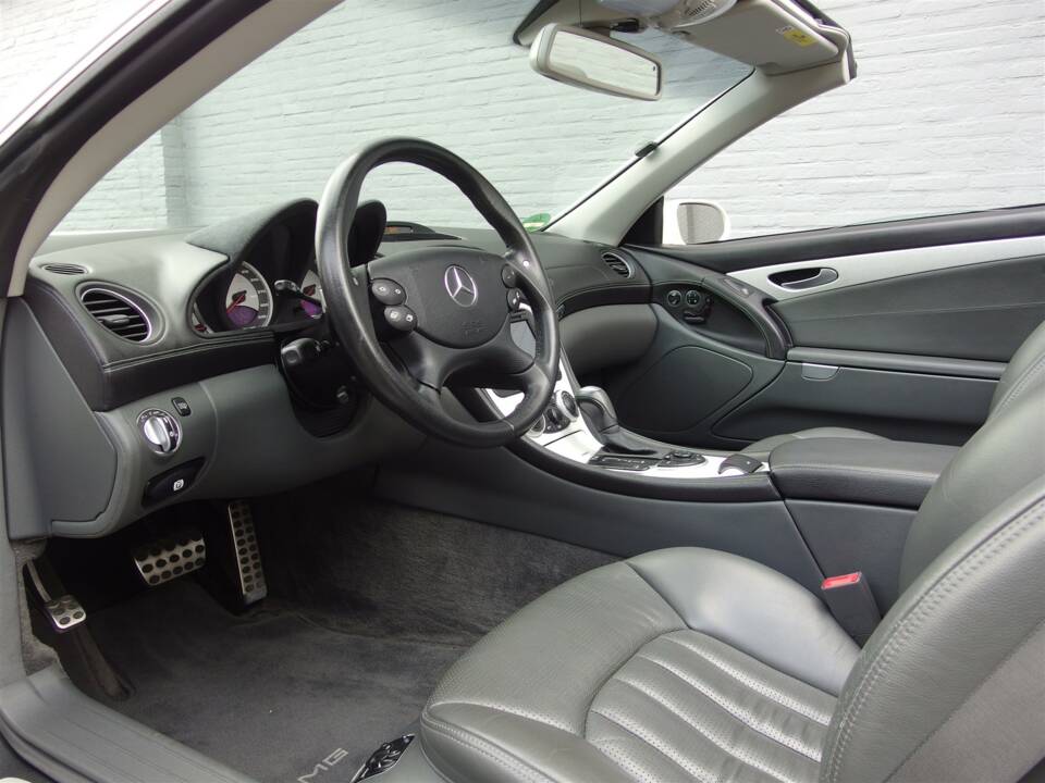 Image 46/97 de Mercedes-Benz SL 55 AMG (2003)