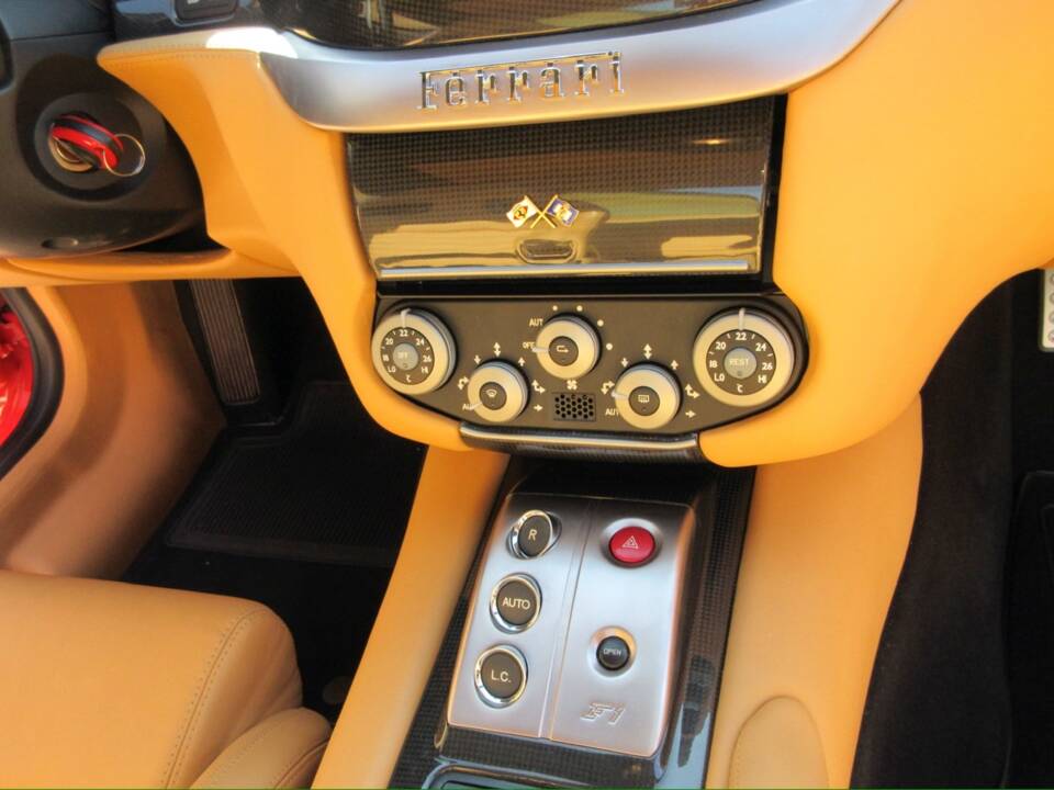 Image 14/33 de Ferrari 599 GTB Fiorano (2008)