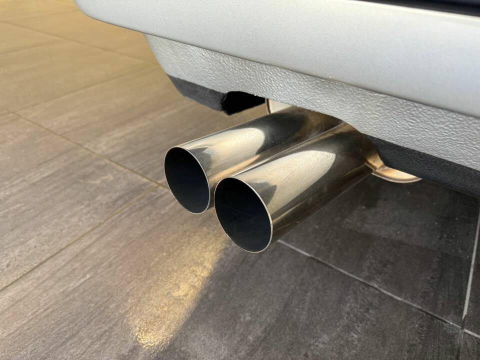 Immagine 14/50 di BMW 325i Touring (1992)