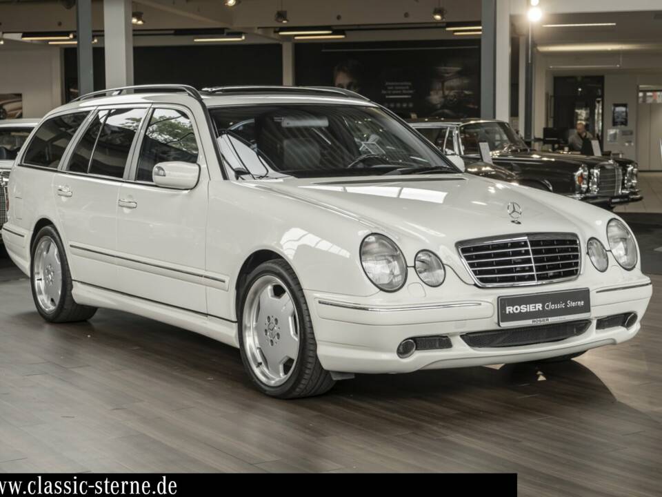 Immagine 7/15 di Mercedes-Benz E 55 AMG T (2001)