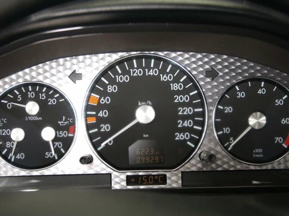 Image 25/49 of Mercedes-Benz SL 500 (2000)