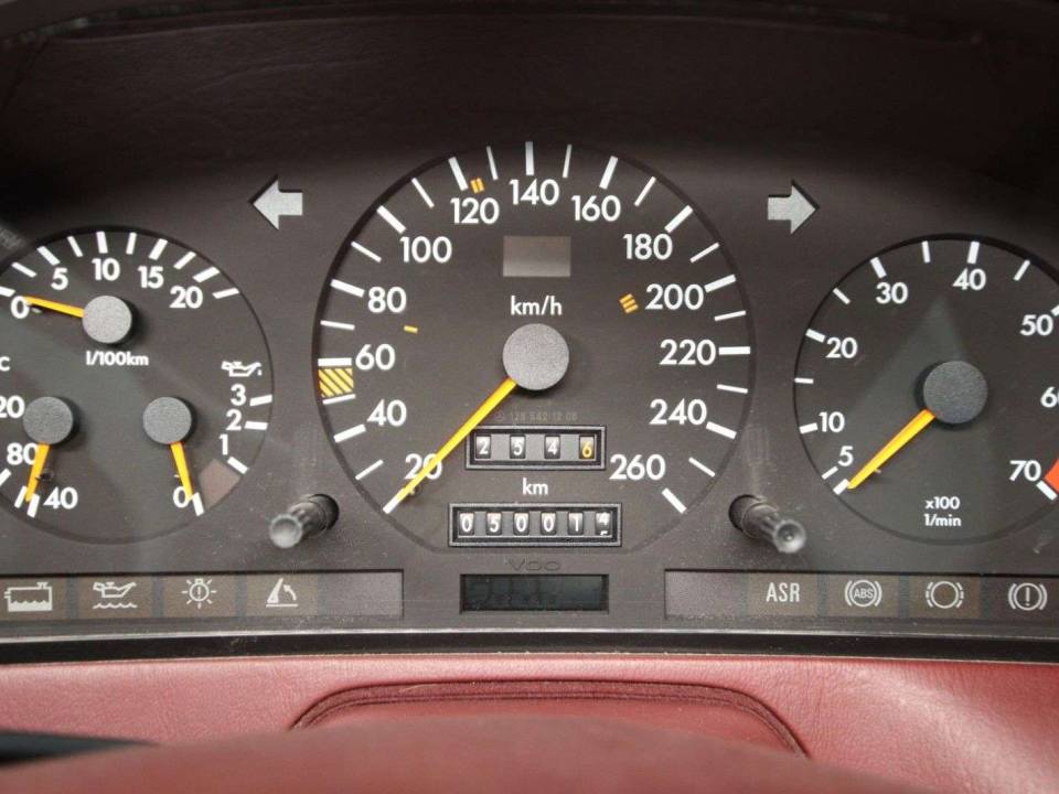 Imagen 15/30 de Mercedes-Benz 500 SL (1992)