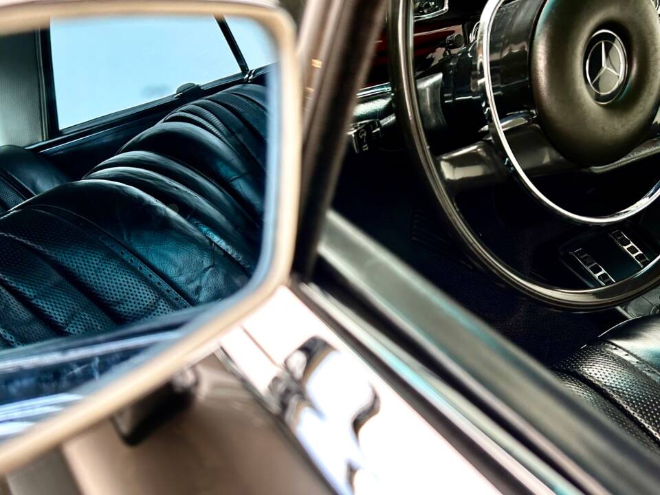 Image 8/13 de Mercedes-Benz 280 SE (1970)