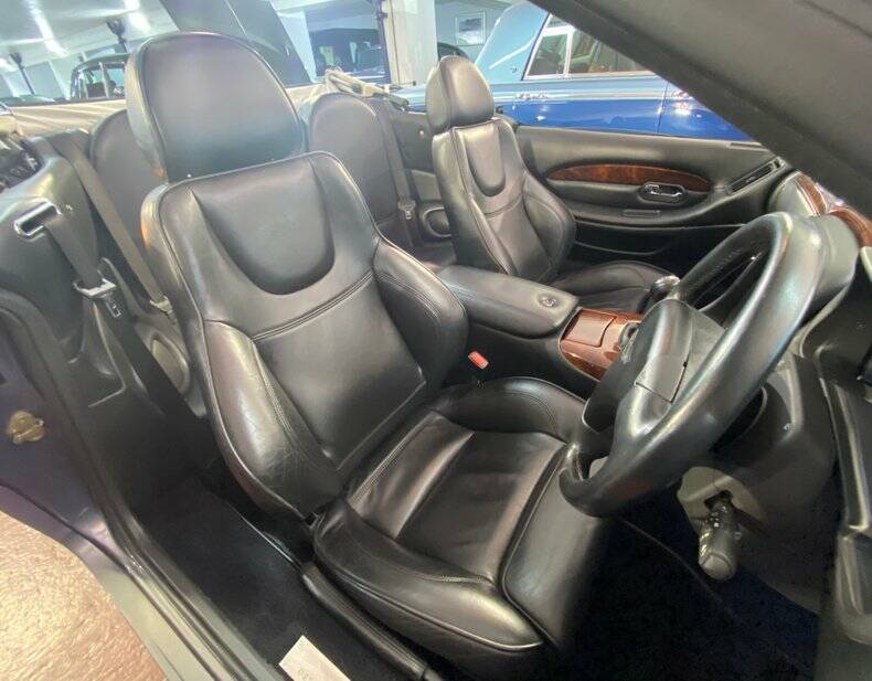 Image 12/50 of Aston Martin DB 7 Vantage Volante (2002)