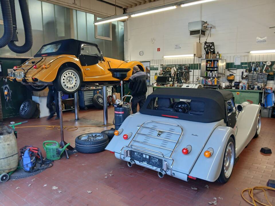 Image 2/5 of Morgan Plus Six (2020)