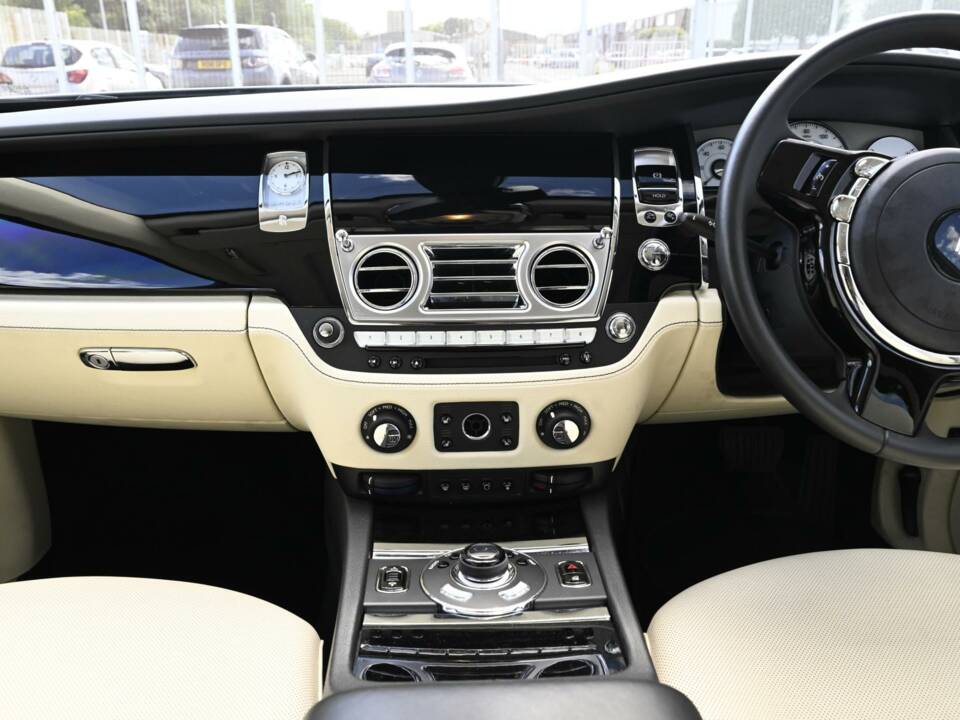 Immagine 50/50 di Rolls-Royce Ghost (2010)