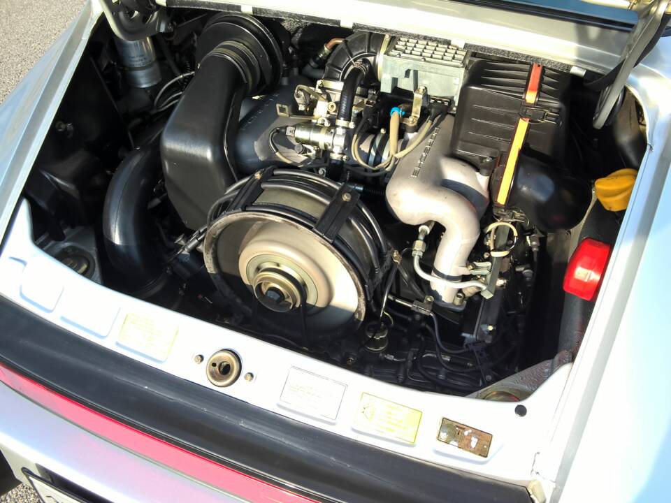 Imagen 19/24 de Porsche 911 Carrera 3.2 (1988)