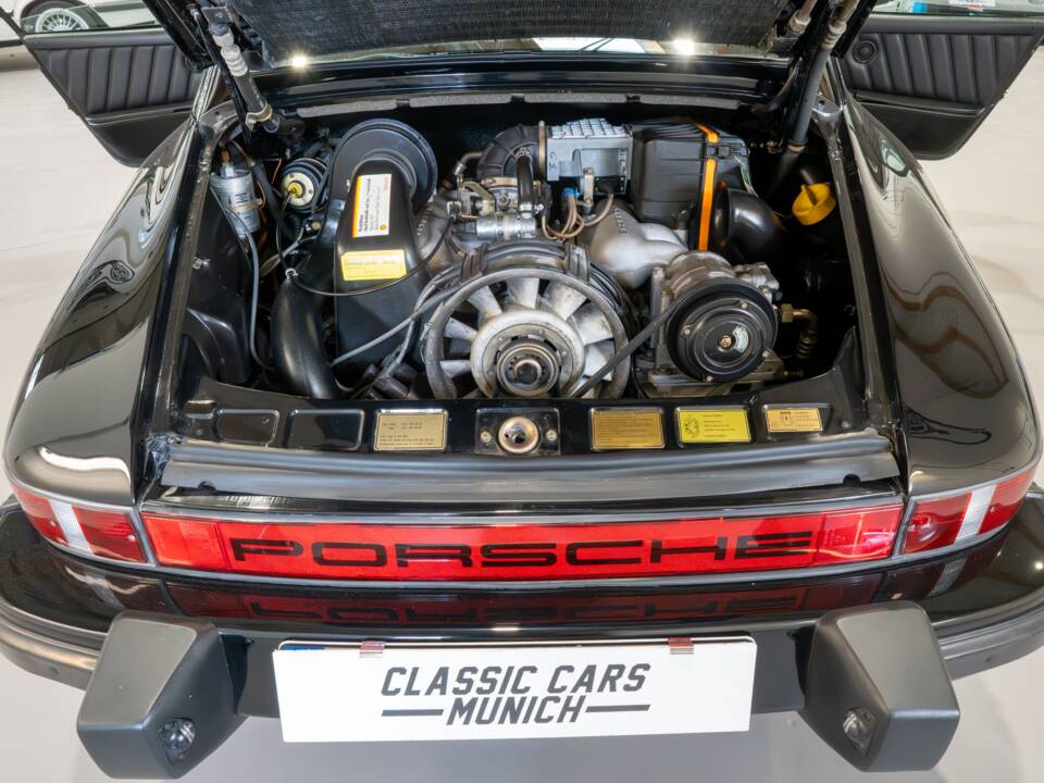 Image 18/38 of Porsche 911 Carrera 3.2 (1986)
