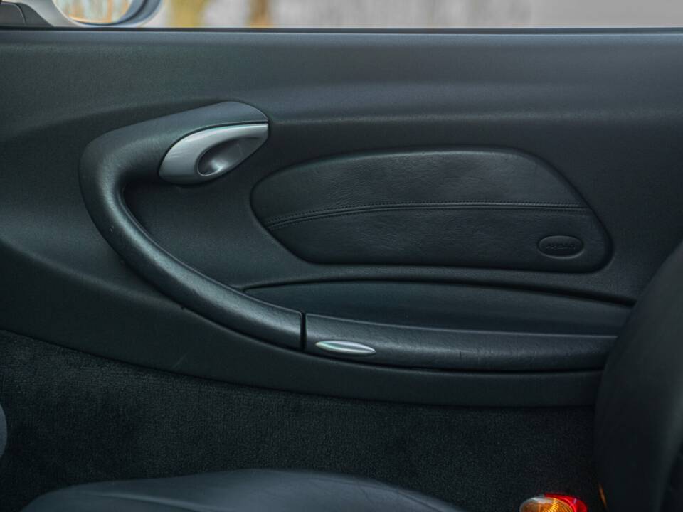 Image 27/50 of Porsche 911 Carrera 4 (1999)