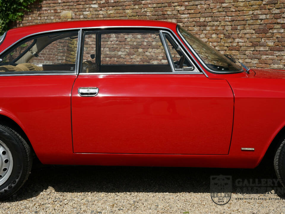 Afbeelding 38/50 van Alfa Romeo Giulia 1300 GT Junior (1975)