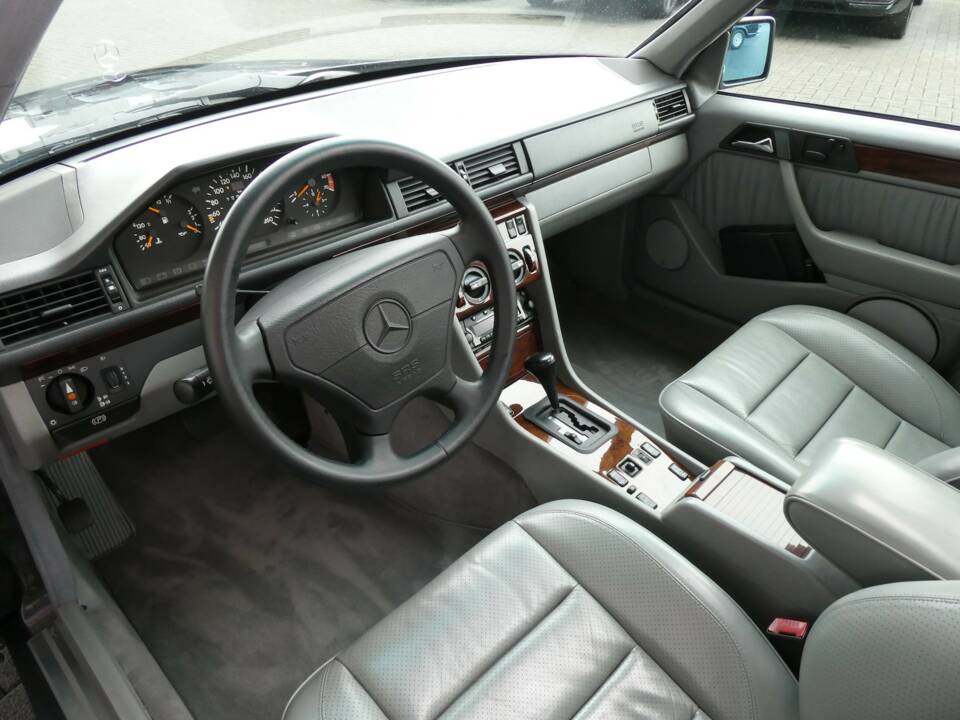 Image 8/21 of Mercedes-Benz 500 E (1992)