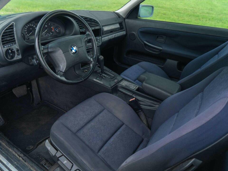 Bild 17/40 von BMW 316i (1998)