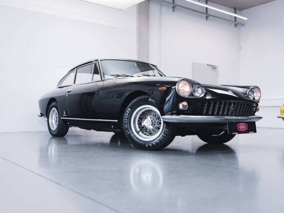 Image 1/100 of Ferrari 330 GT 2+2 (1965)