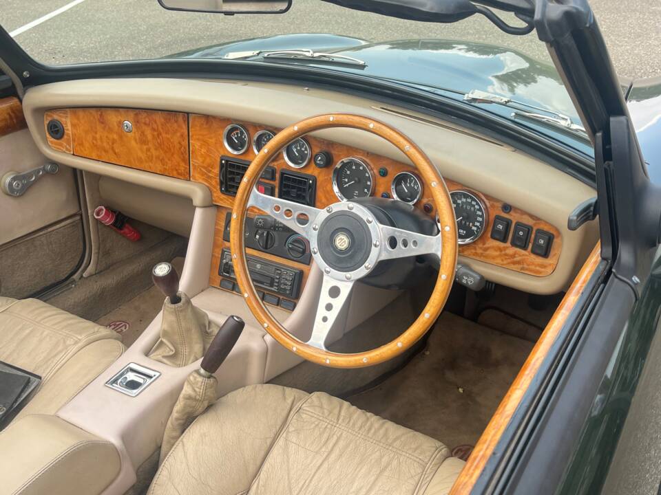 Bild 30/41 von MG RV8 (1994)