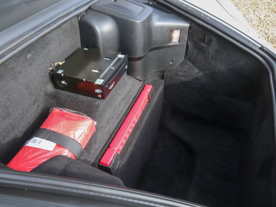 Image 38/50 of Porsche 911 Carrera S (2004)