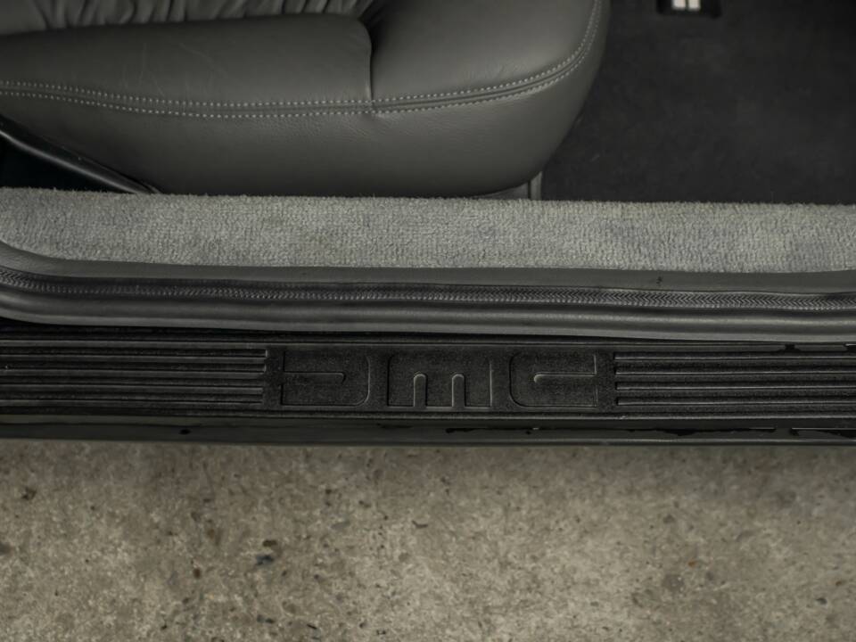 Image 44/66 of DeLorean DMC-12 (1981)