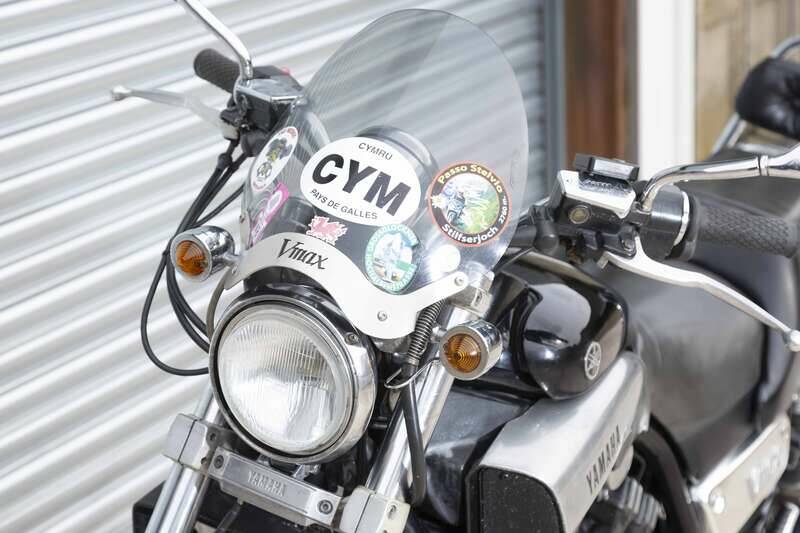 Image 16/37 of Yamaha V-Max 1200 (2000)