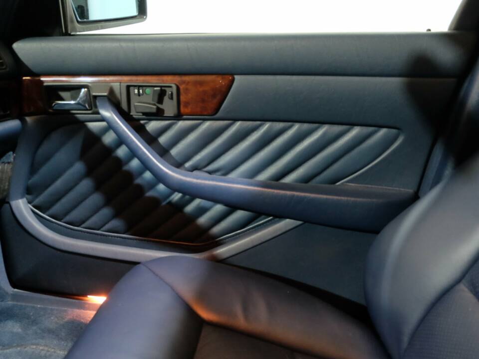 Afbeelding 9/32 van Mercedes-Benz 560 SEL (1990)